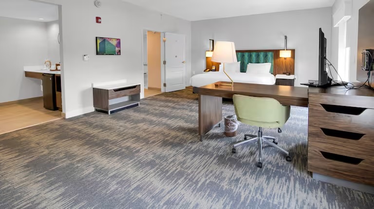 Holiday Inn Express Dallas Market Center